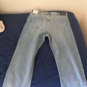 The jeans are new and from Zara. Don’t fit me thats the reason why I’m selling.